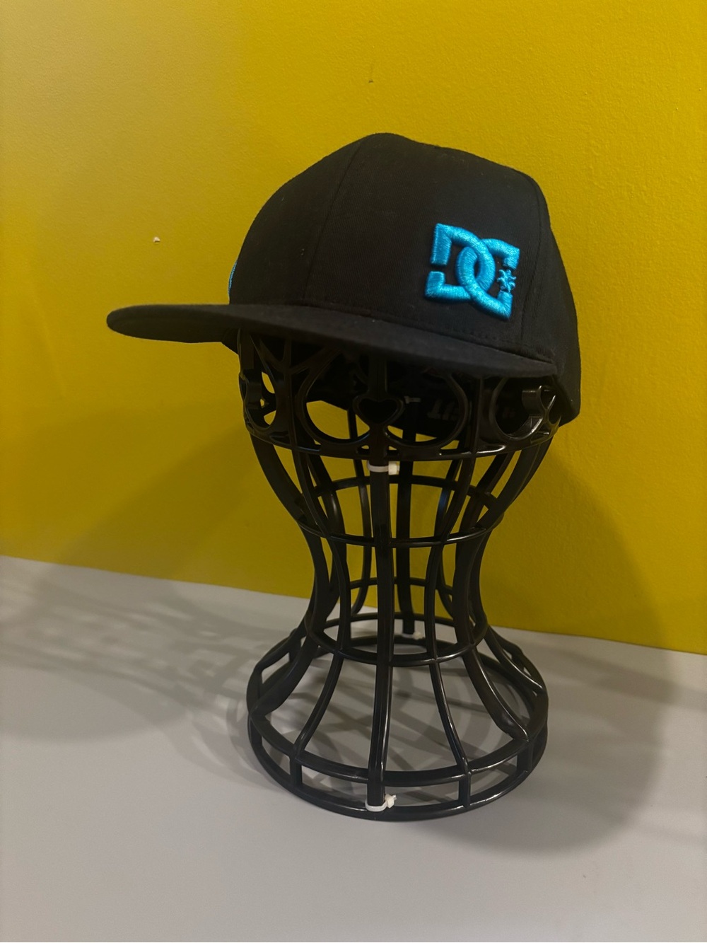 DC Shoes Black Snapback Hat with Teal Logo1405